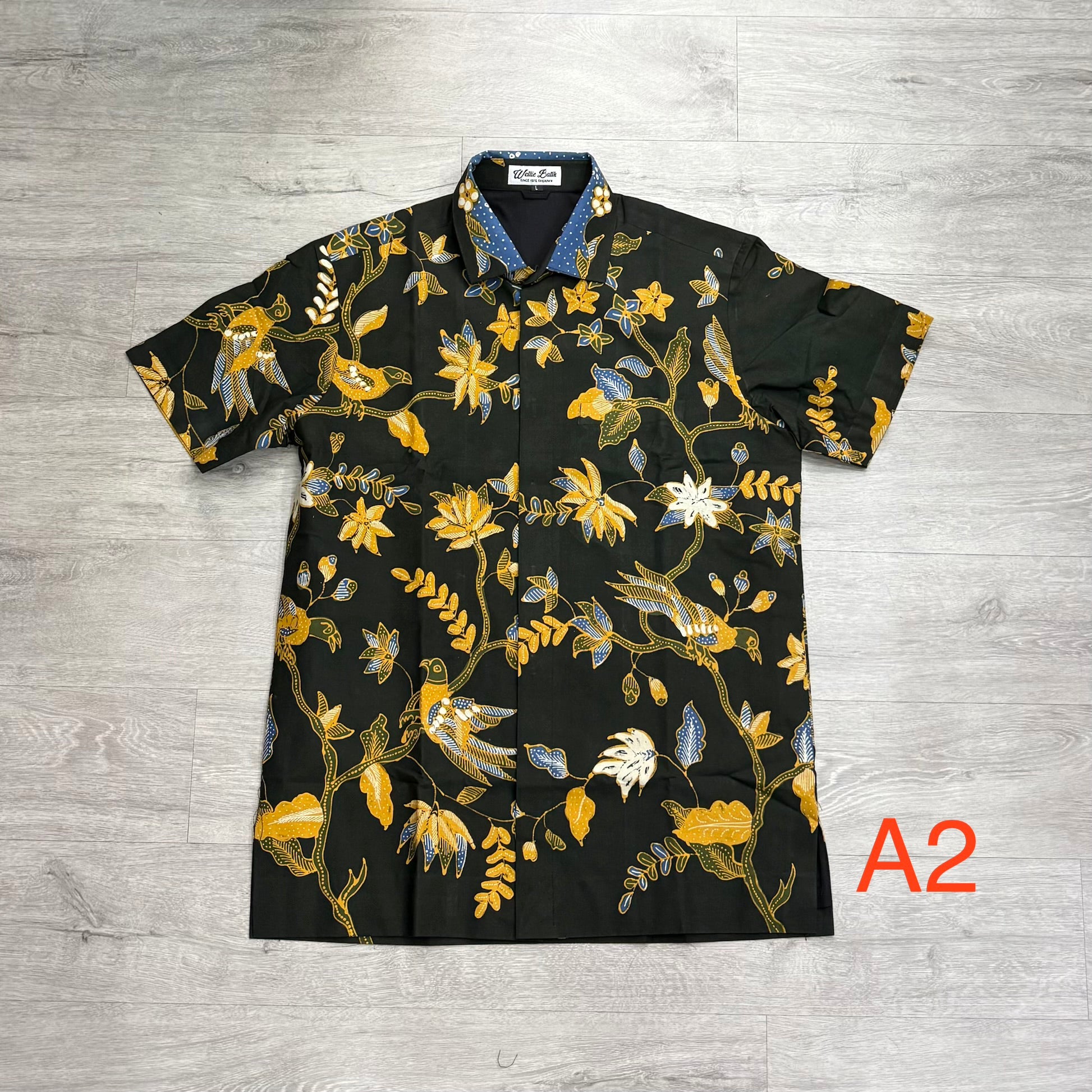 Hand drawn batik short sleeve shirts
